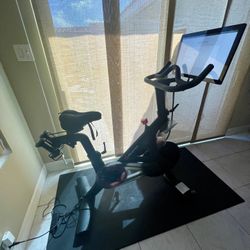Peloton Bike (1st gen) - Great Condition