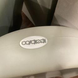 Keekaroo Peanut Changing Table