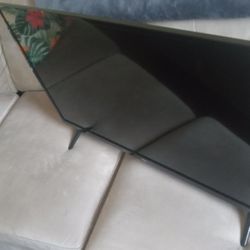 32" TCL / Roku HD TV