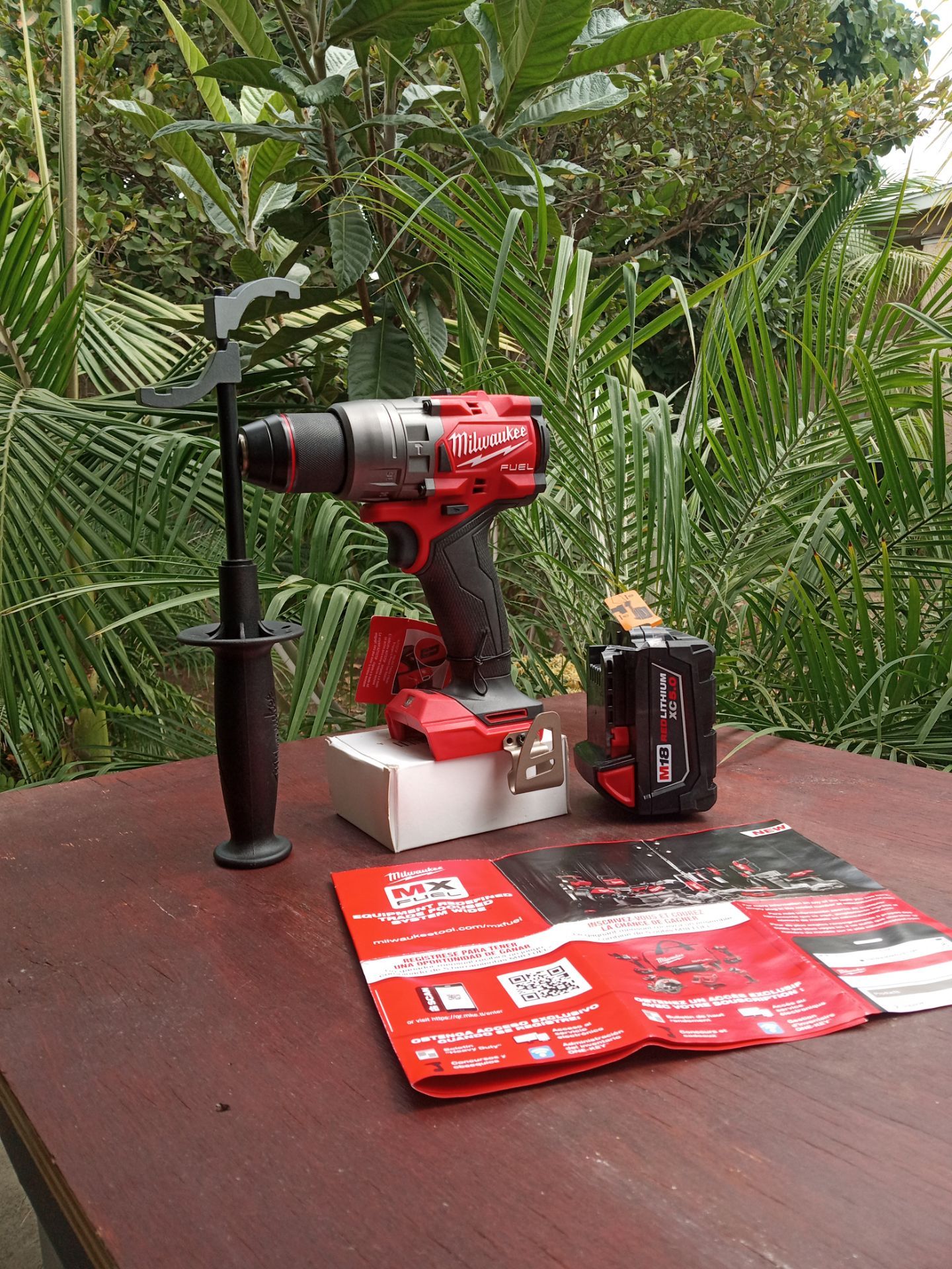 Milwaukee 18 v. New fuel. Hammer drill. 1/2". W/ Battery 5.0 AH. Lithium
