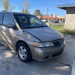 2000 Honda Odyssey van runs and drives good ice cold air conditioning needs to sell as soon as possible leaving the state