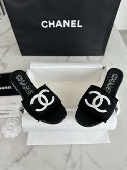 Brand-New Flat Women's Slippers