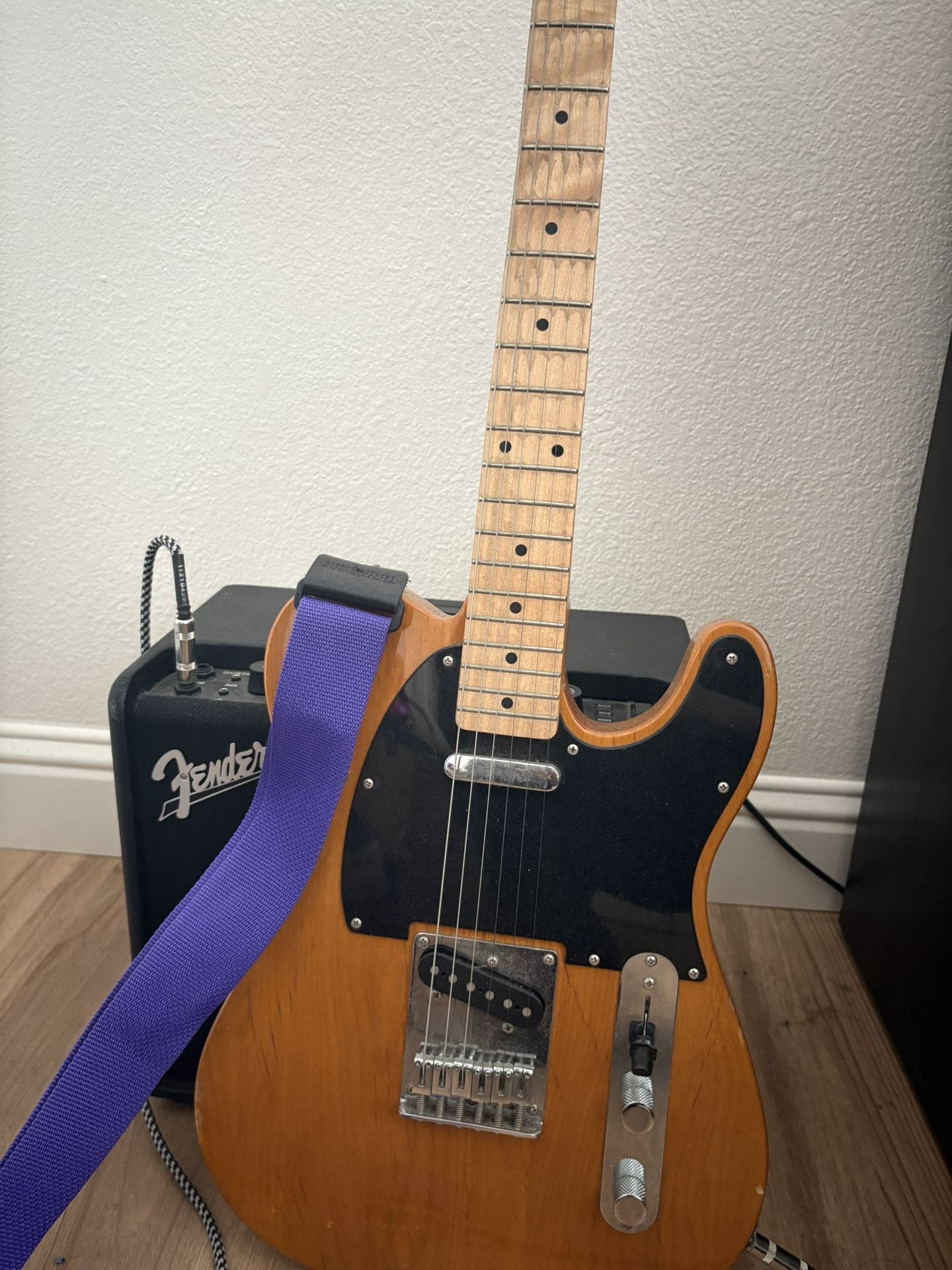 Squier Affinity Series Electric guitar and amp