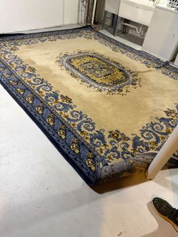 Large Chinese Rug. 10 x 13. Good Condition.