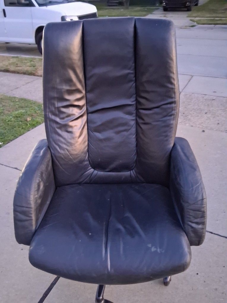 /*/*/*/* LEATHER OFFICE CHAIR *\*\*\*\