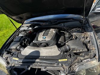 BMW 750 LI V8 Engine with Cover
