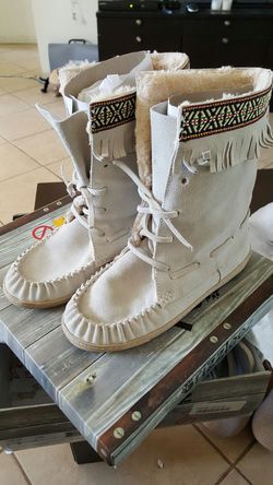 Moccasin Boots - Suede sz 8 Grizzleez by Zigi Camper