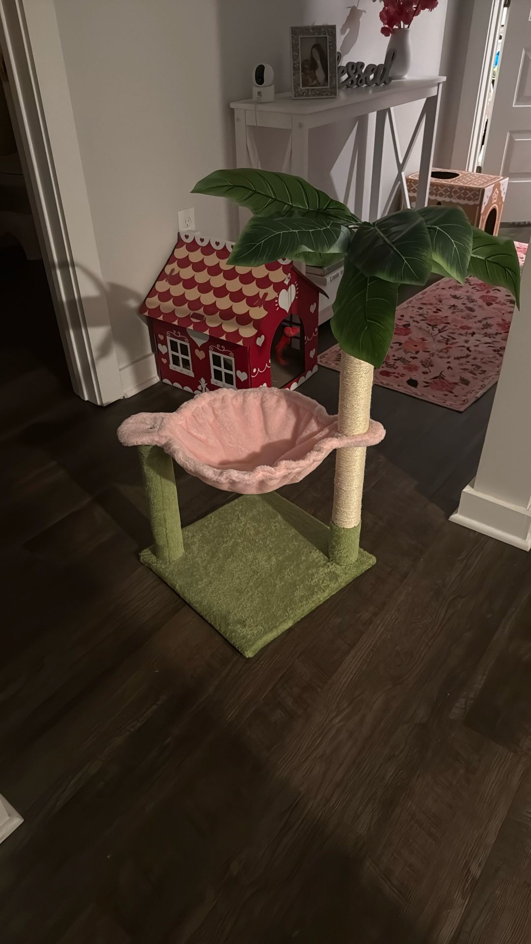 cat scratch post / bed