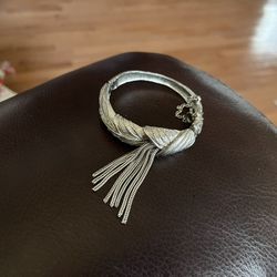 BEAUTIFUL SILVER BANGLE WITH LEAF PRINT ABD FRINGES