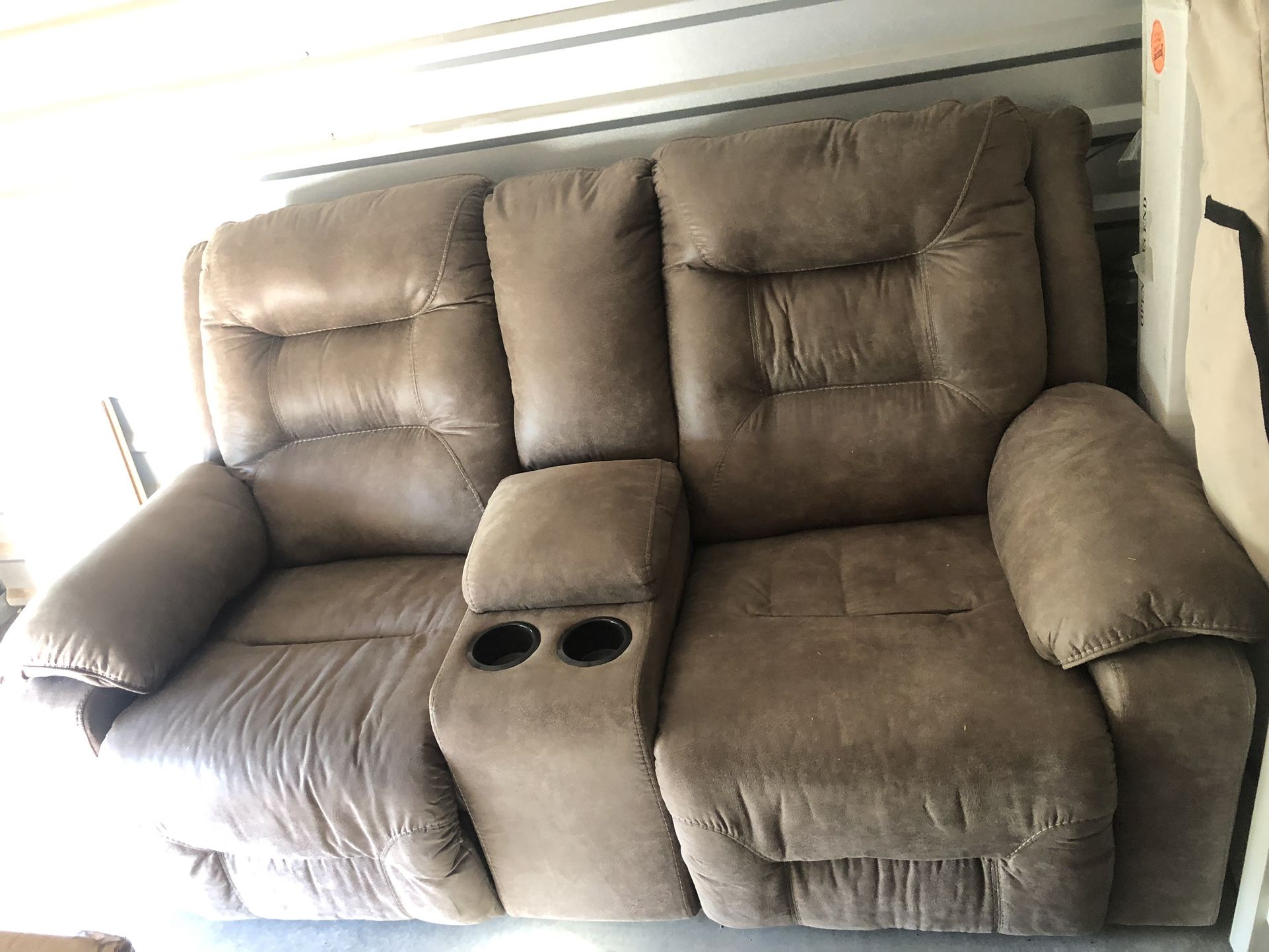 Reclining Loveseat With Console 