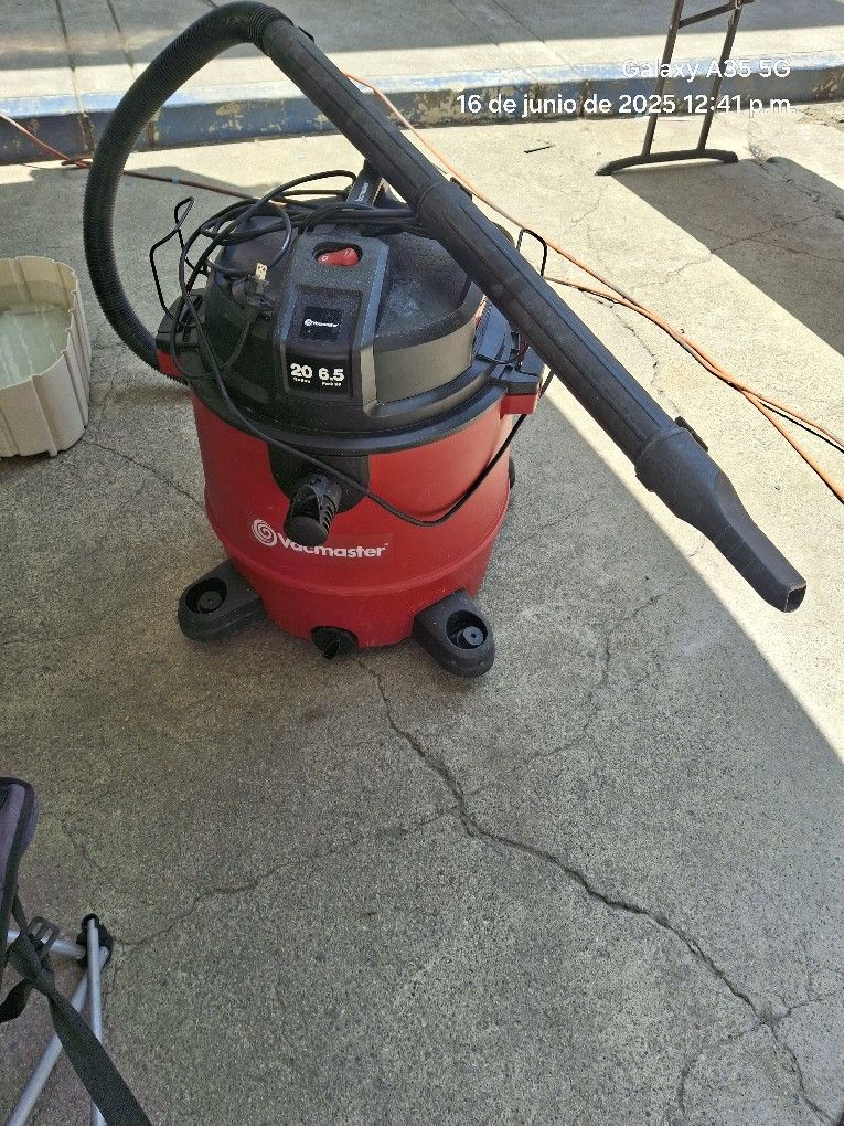 20-gallon vacuum cleaner