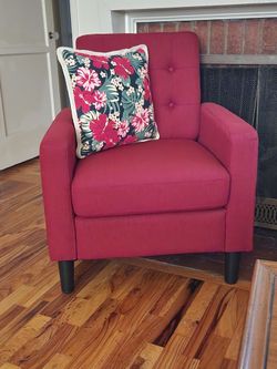ACCENT CHAIR