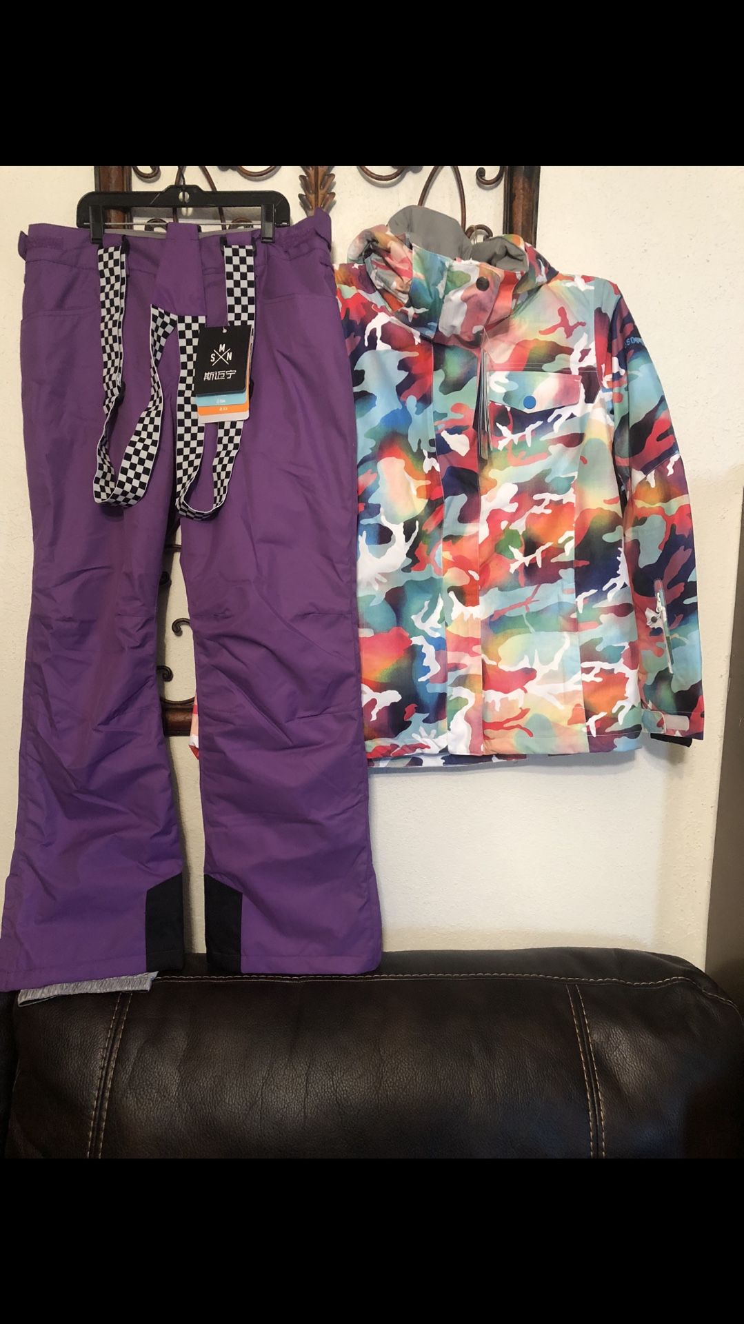 XSMALL WOMENS SNOW PANTS & JACKETS BOOTS SKI SUITS & OVERALLS CASH ONLY