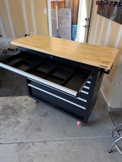 Brand new Husky Worktop/7-drawer tool bench.