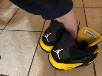 Yellow thunder 4s size 8