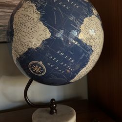 Globe with quartz base