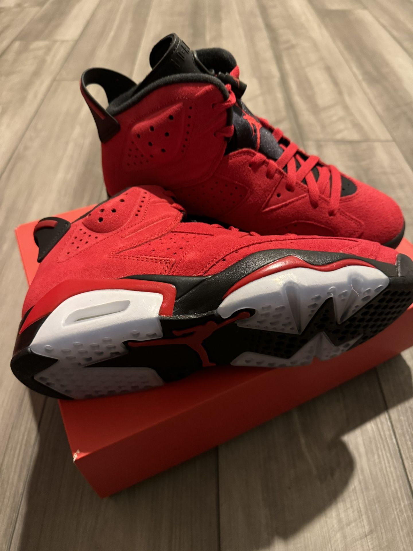 ***Brand New*** Air Jordan 6 Retro “Toro Bravo” Men Size 9