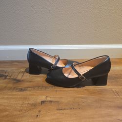  Womens Size 7.5 Trary Low Heels