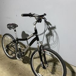  Specialized Expedition Bike - Adventure Ready, Smooth Ride!