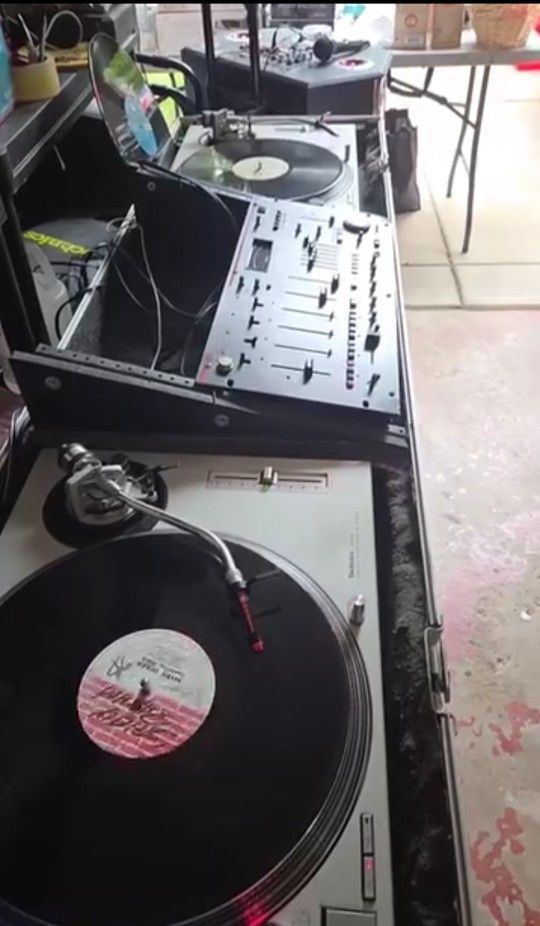 DJ Technics 1200 , 270 Records, MTX500 mixer Set Up