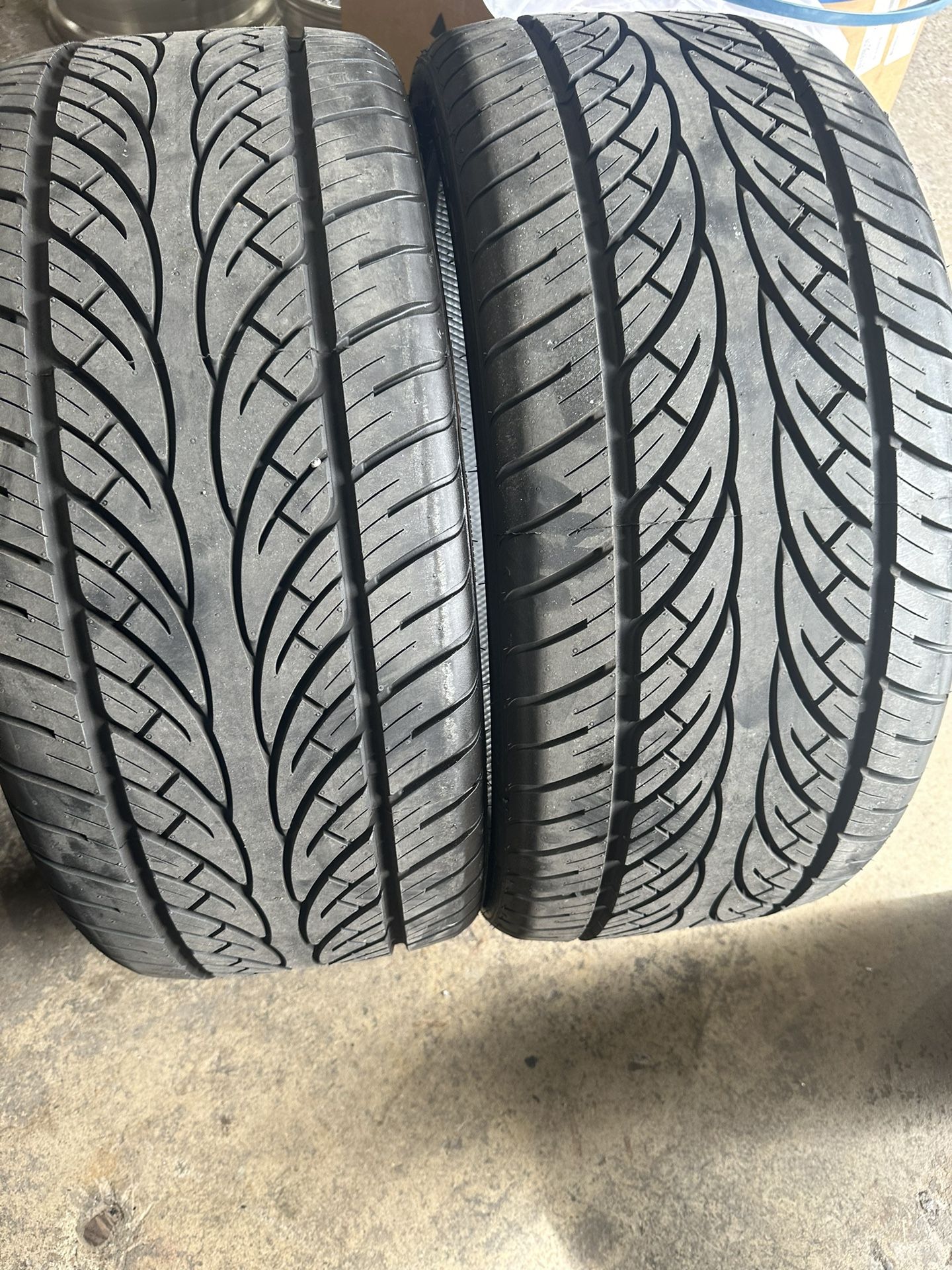 295/35/26 Lexlini Tires