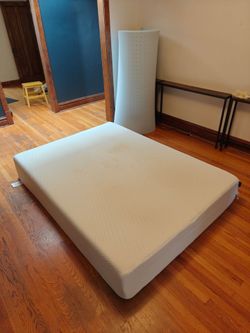 ZINUS memory foam mattress (Queen)