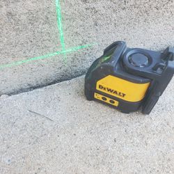 DEWALT
100 ft. Green Self-Leveling Cross Line Laser Level with (3) AA Batteries 