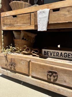 Country Hutch