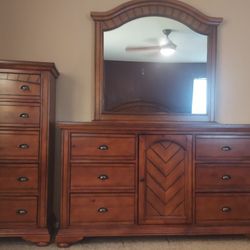 Beautiful 5 Piece Bedroom Set