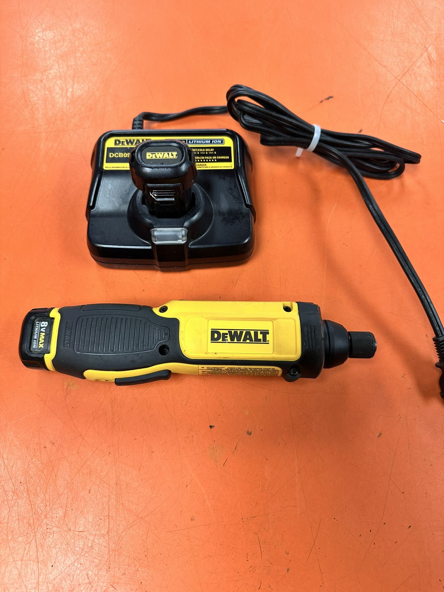Dewalt DCF682 Battery Powered Screwdriver