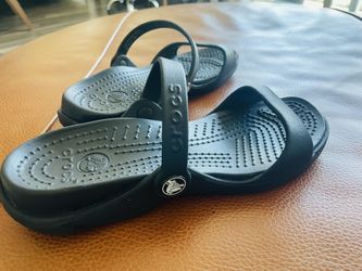 Crocs Women’s Cleo Strappy Sandals