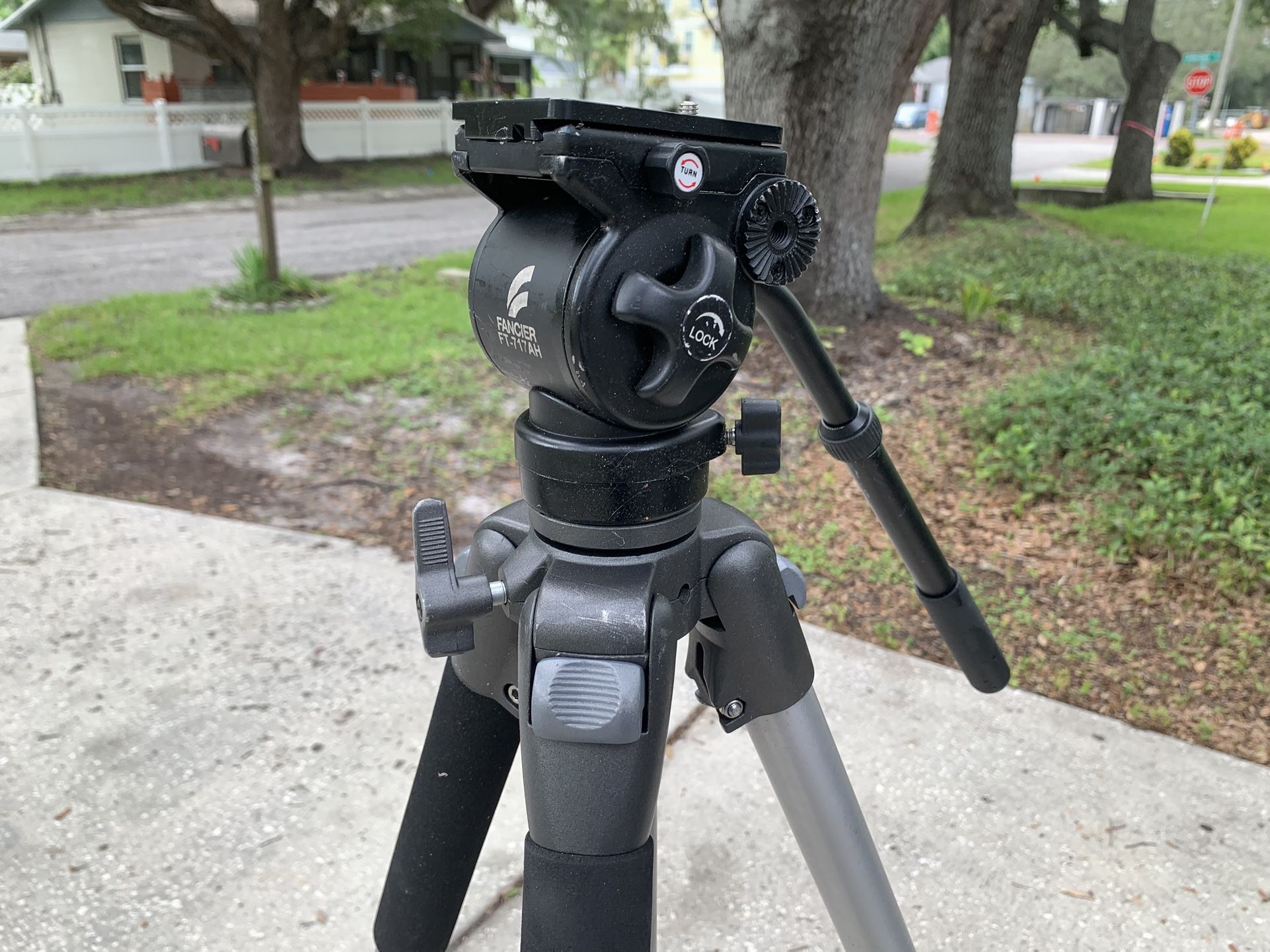 Ravelli Pro Video Tripod - with Fancier fluid head