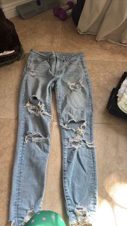 Light Wash Distressed Ripped Jeans