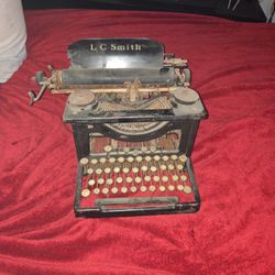 Very Old 1930's Typewriter 