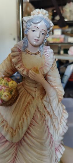 Vintage Lady With Fruit Basket Table  Lamp