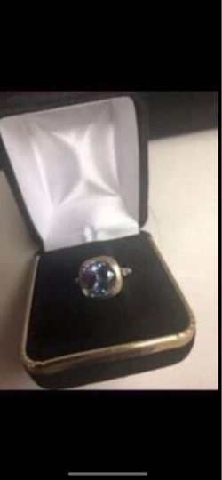 Tanzanite, 4 Carats Setting in White Gold