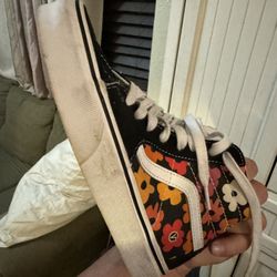 Women’s Size 6 High Top Vans