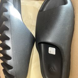 Yeezy Slides Size 11