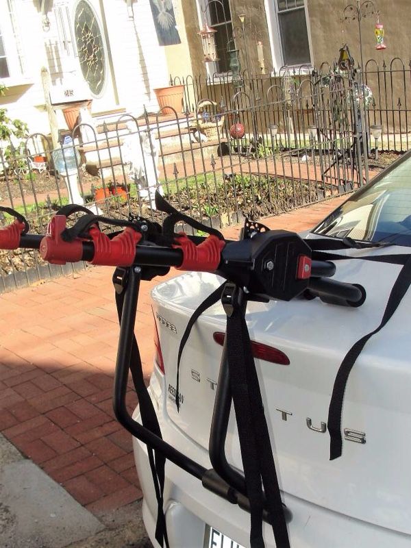 Bell .. 2 Bike Bicycle Rack .. Rear Trunk .. Push Button .. Adjustable Car Carrier Mount .. very good condition.