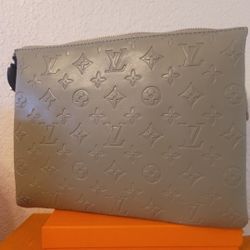 Louis Vuitton Bag Read Below Description Before Buying  $ 2 0 0