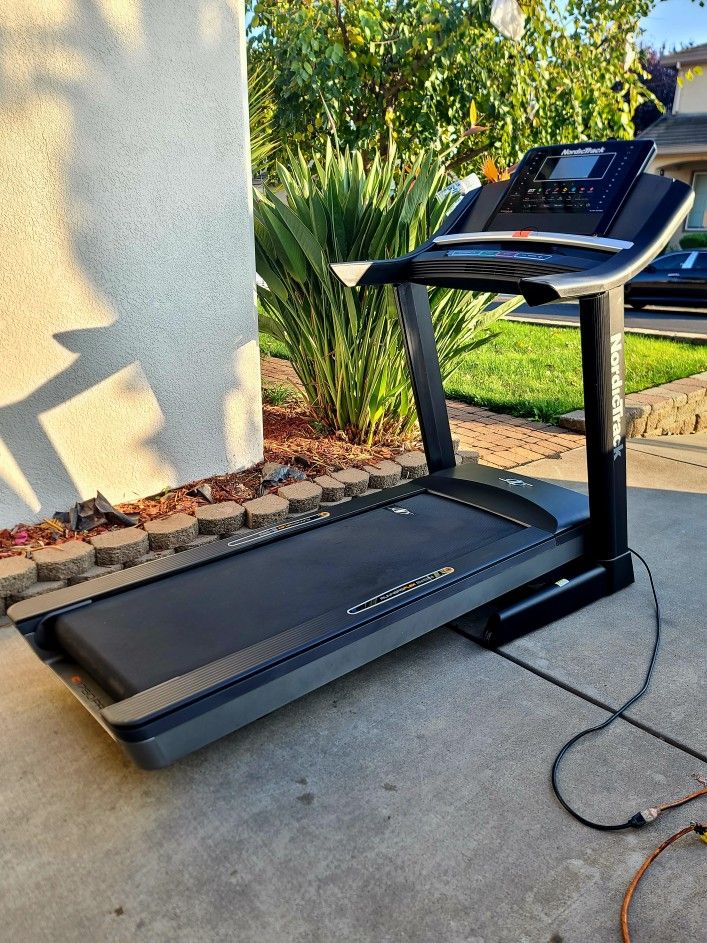 Nordictrack Treadmill Comercial Top Quality Machine 
