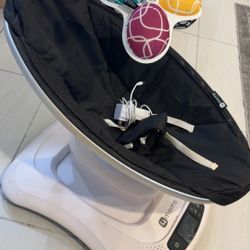 4 Moms Swing