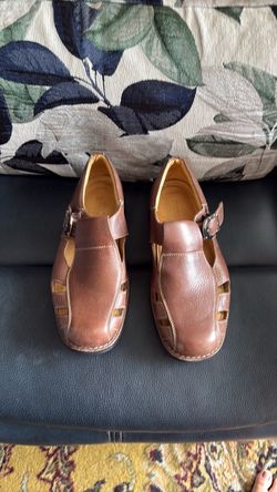 Light Used Florsheim Sandals