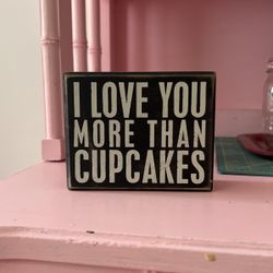 Wooden Cupcakes Sign 