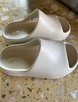 Brand New Yeezy Slides For Kids