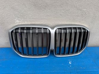 2024 2025 BMW X7 G07 M FRONT BUMPER GRILLE OEM