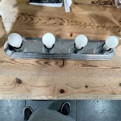 4-light chrome Hollywood vanity light bar