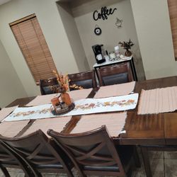 Kitchen Table And Stools 