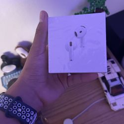 Air Pods 4 