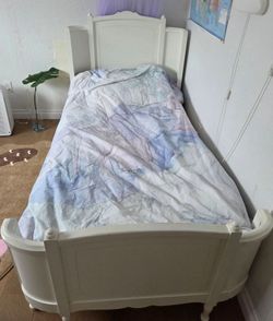 Pottery Barn Kids Twin Bed